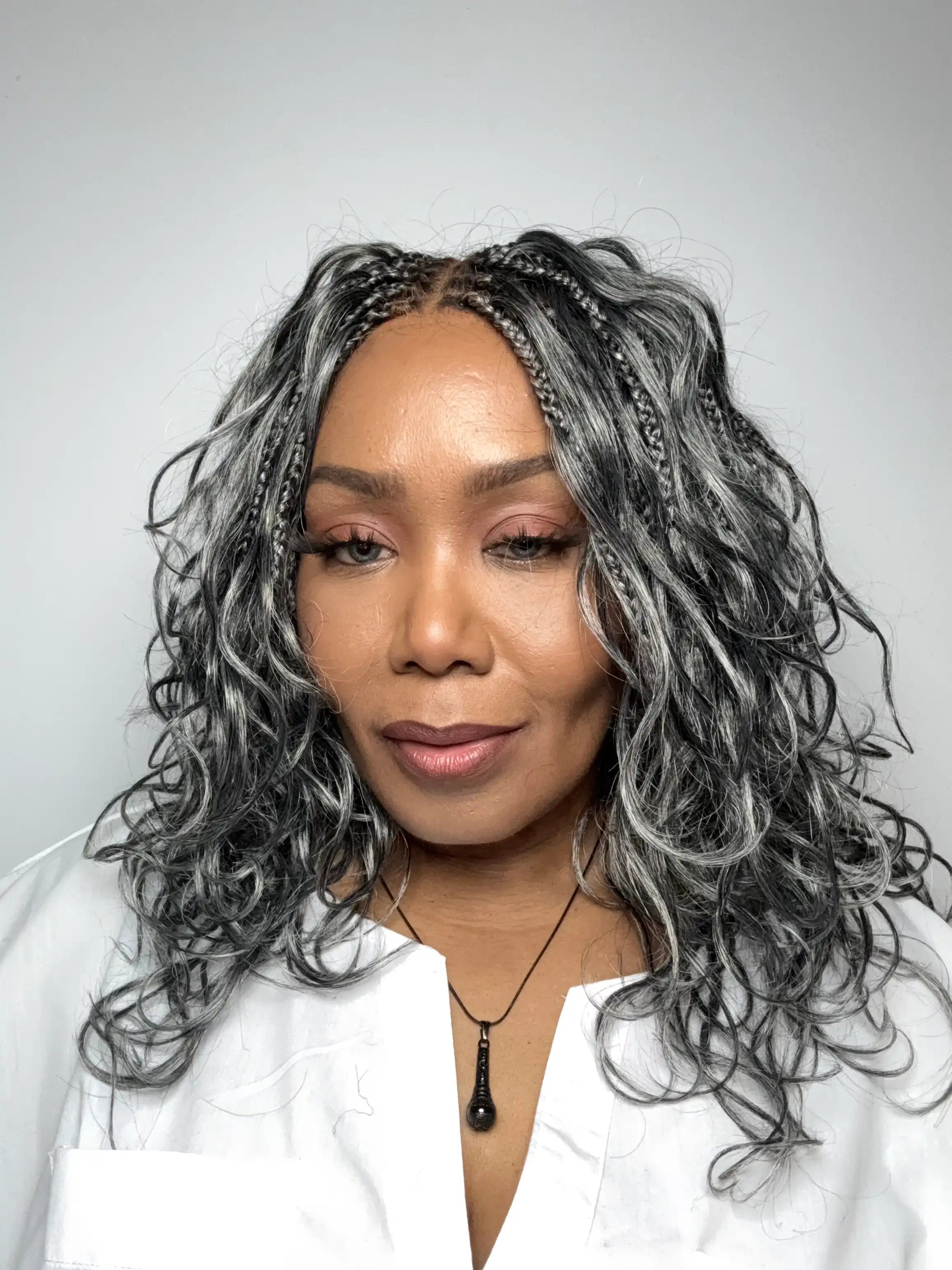 Michelle 18" - Perruque tressée de type Boho, avec tresses de type Box Braids, modèle JALIZA Slip-On™ Salt & Pepper Body Wave