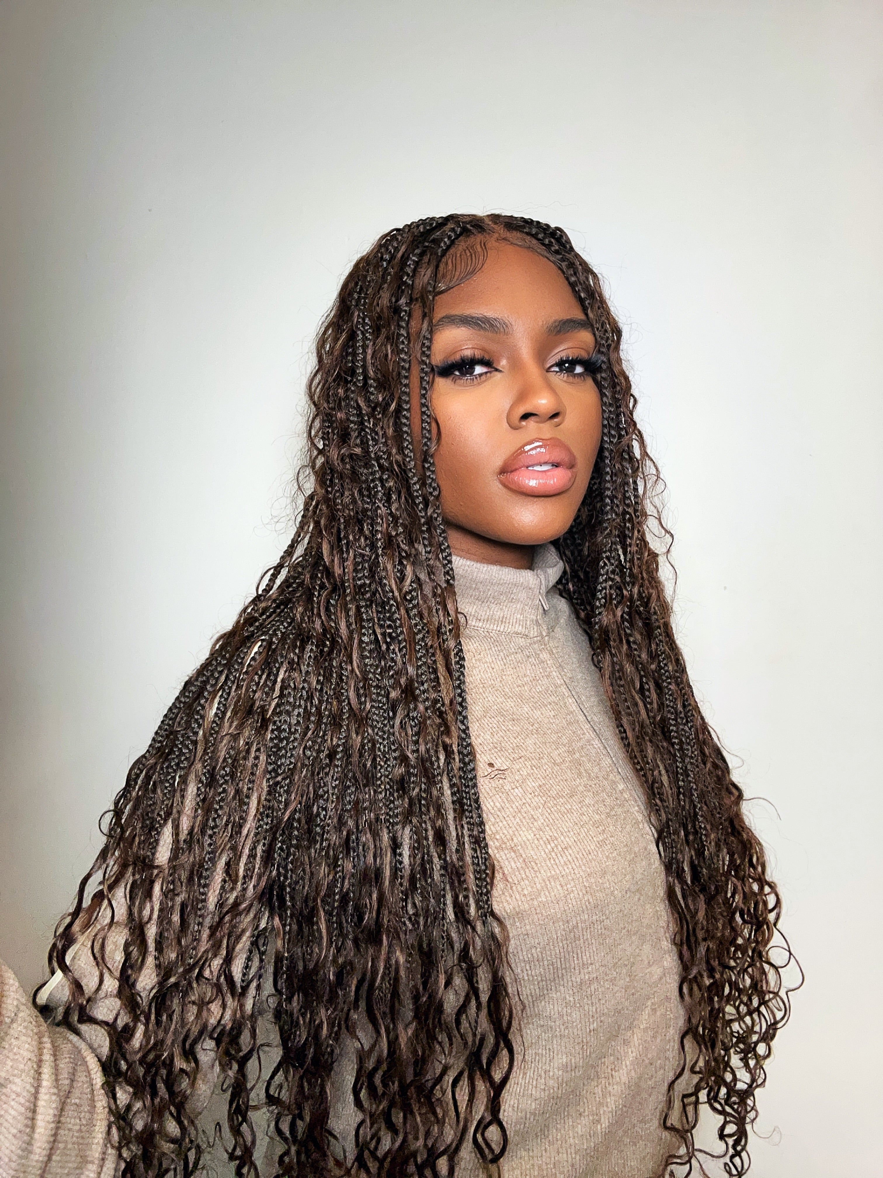 Kiki - Perruque tressée de type "Boho Box Braids" en dentelle suisse HD, pré-décolorée, 36 pouces