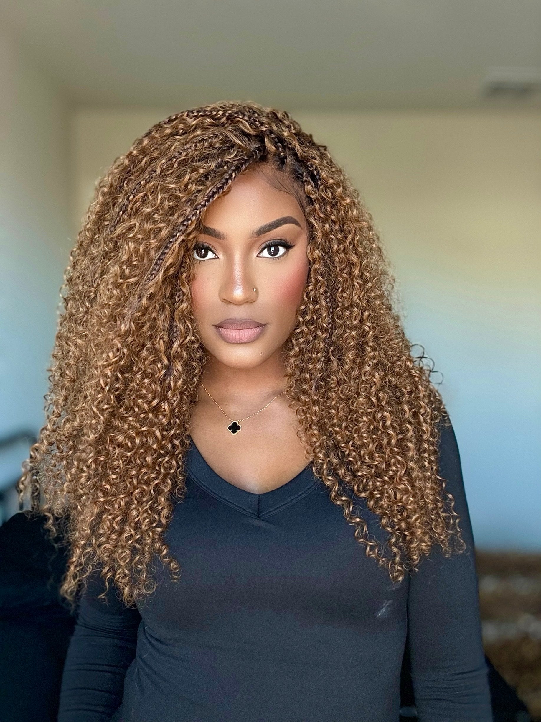 Lulu - Perruque bouclée tressée bohème sans colle, compatible petites têtes (Bonnet petit pour têtes menues)