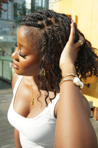 Kiki Bob - Perruque tressée carrée Boho en dentelle suisse HD pré-décolorée de 12" avec tresses et boucles Boho en cheveux naturels