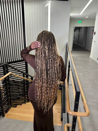 Perruque tressée de grande taille exclusive – Tresses Boho sans nœuds de 90 cm avec boucles Boho en cheveux naturels et dentelle complète HD