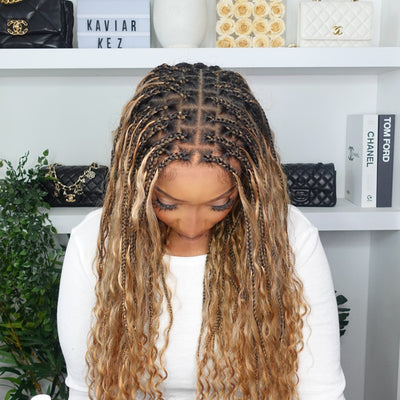 Kiki - Perruque tressée de type Boho, bouclée, en cheveux humains pré-décolorés de 24 pouces, avec base en dentelle suisse HD