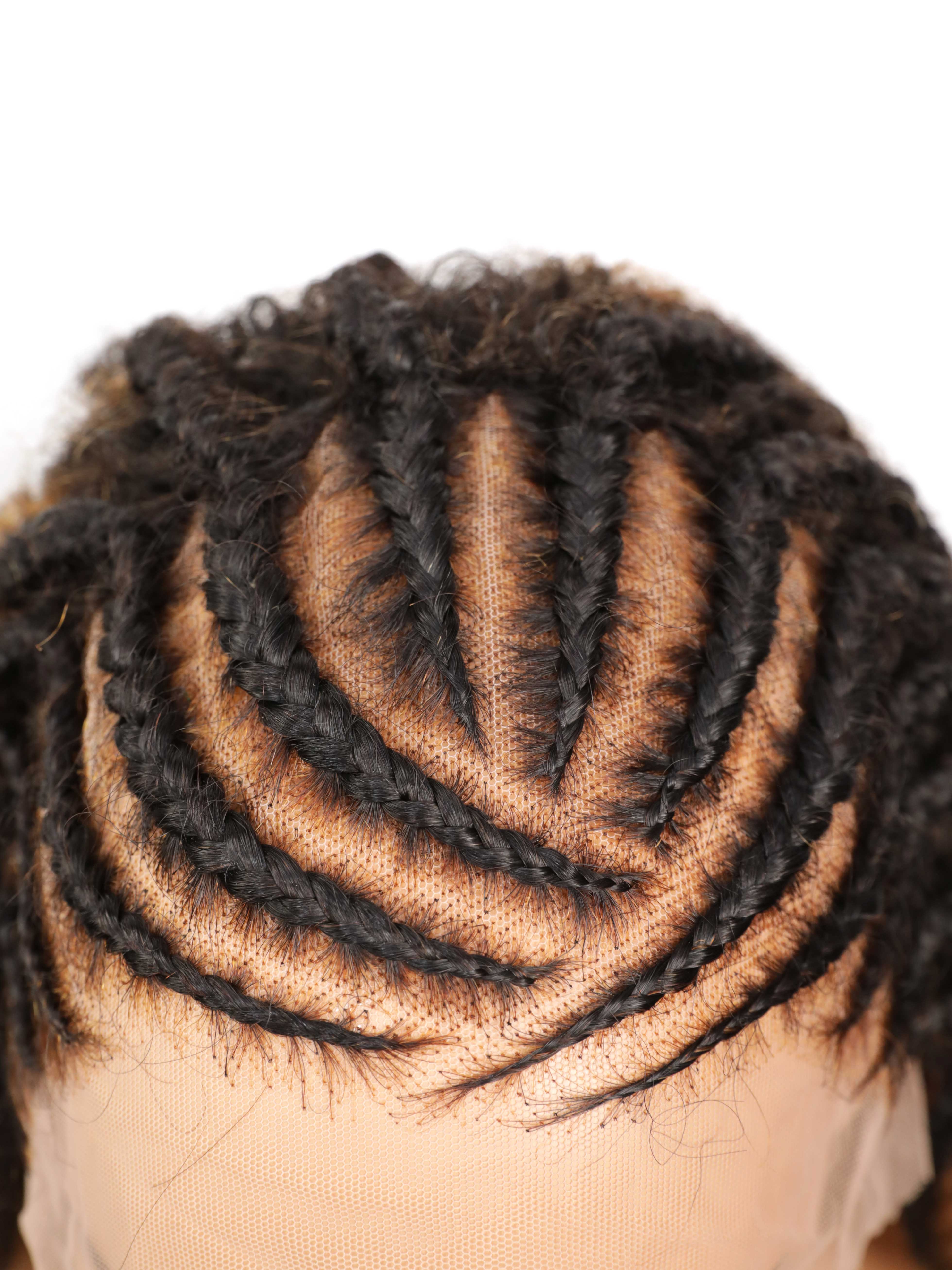 Perruque tressée de style cornrow, en cheveux humains entièrement décolorés, avec dentelle.