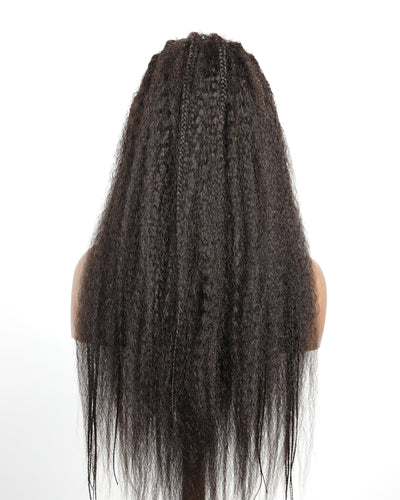 Perruque tressée de style cornrow, en cheveux humains entièrement décolorés, avec dentelle.