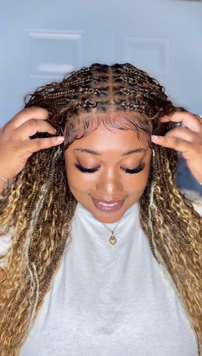 Solana - Cheveux Humains Pré-décolorés Dentelle Suisse HD Mélange Full Lace Couleur 1B 4 30 27 613 Perruque Tressée Boho Style Boho Box en Cheveux Humains