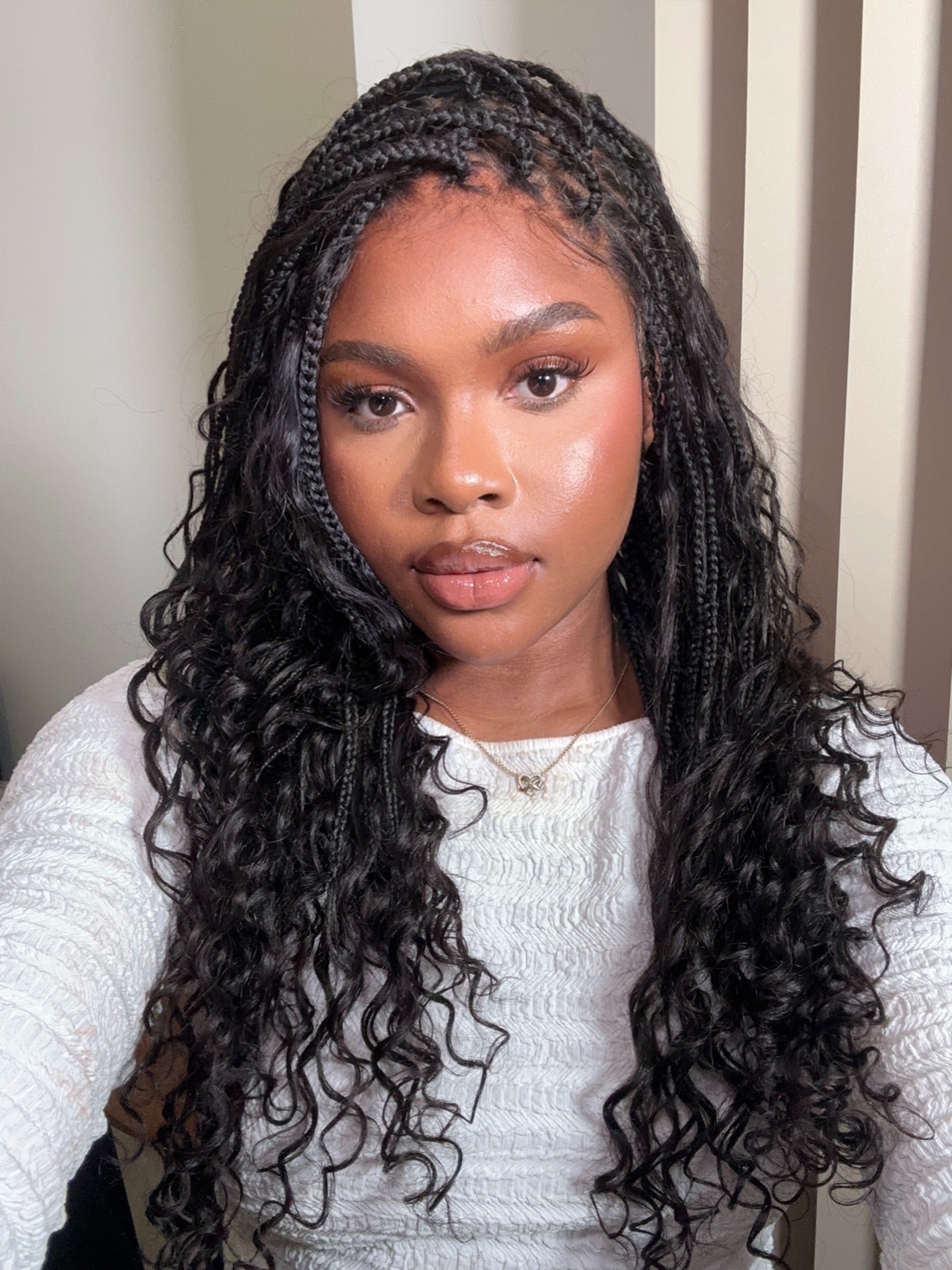 Kiki - Perruque Tressée Complète en Dentelle Suisse HD Sans Nœuds Cheveux Humains Pré-décolorés Ondulations Profondes