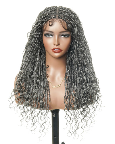 Coco - Perruque tressée de type "boho box braid" sans colle, poivre et sel