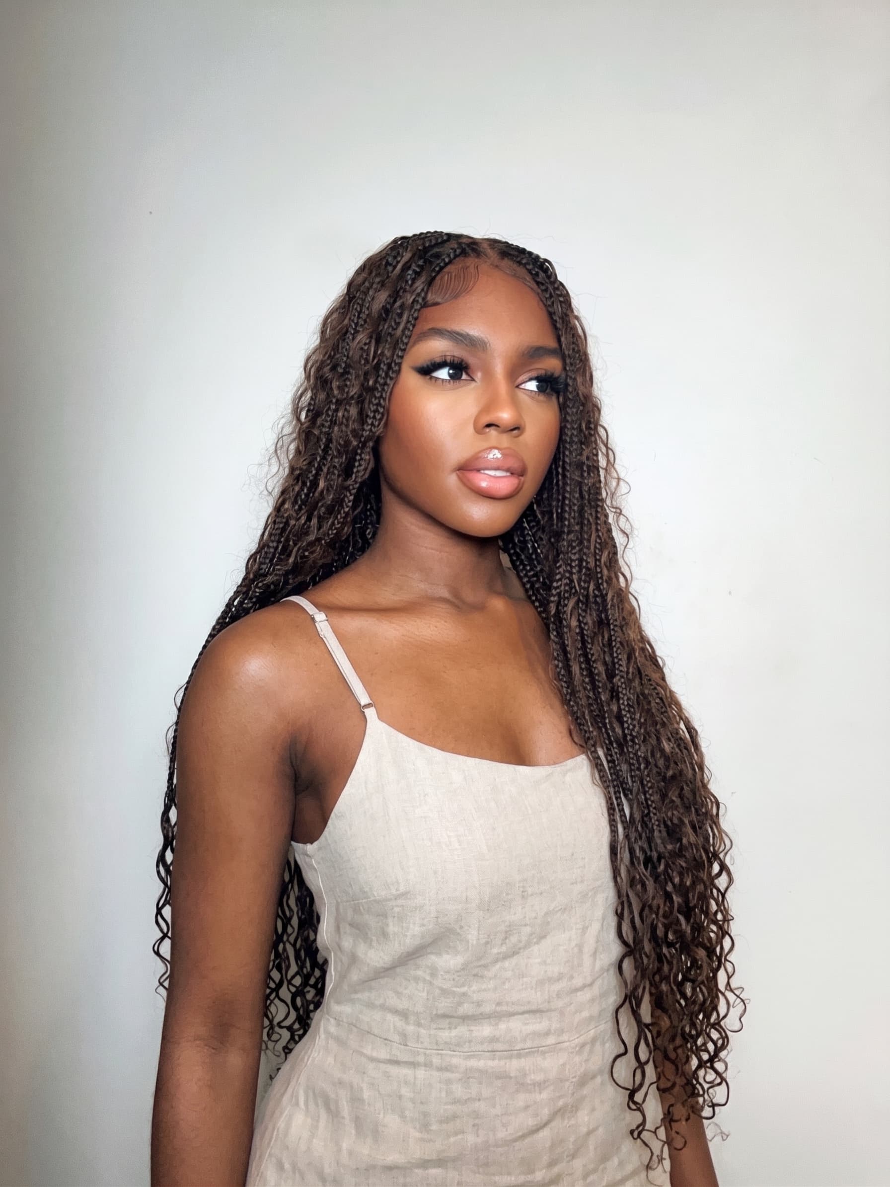 Kiki - Perruque tressée de type "Boho Box Braids" en dentelle suisse HD, pré-décolorée, 36 pouces