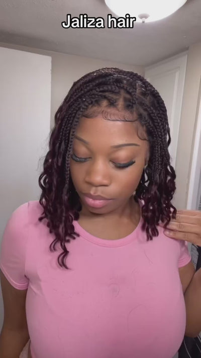 Nina - Perruque tressée de type Box Braids, sans nœuds, à dentelle intégrale suisse HD pré-blanchie, avec des pointes bouclées en cheveux naturels
