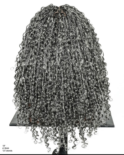 Nami 18" - Perruque Tressée Boho Ondulée Tressée en Boîte JALIZA Slip-On™ Poivre et Sel